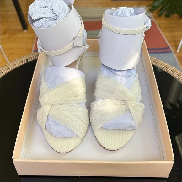 Loeffler Randall reed pearl pleated twist heels size 6B NIB - Picture 2 of 9